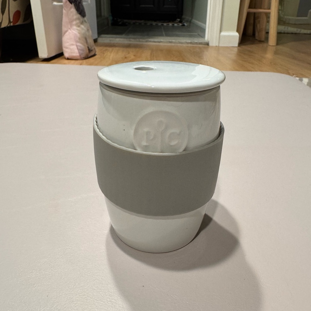 NWOT, Pampered Chef White Ceramic Egg Cooker for Microwave